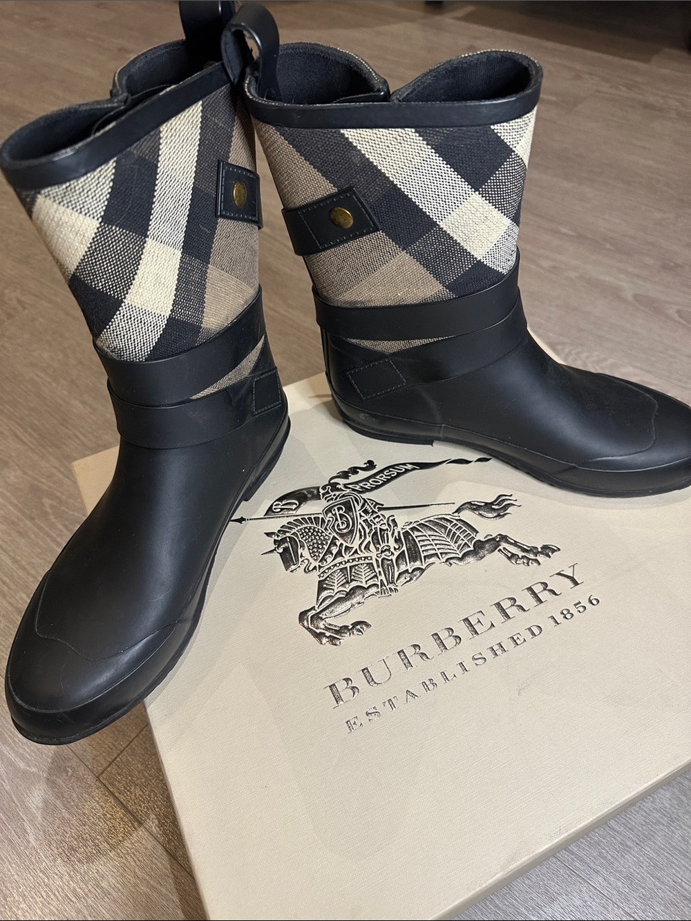 Burberry Black and Beige Check Rubber Rain Boots. Preowned. Size 6.5
